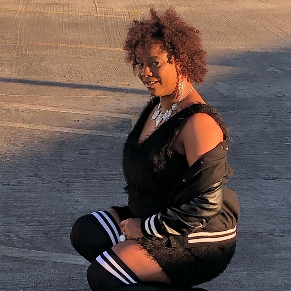 Clothing - Picture 5 of 7